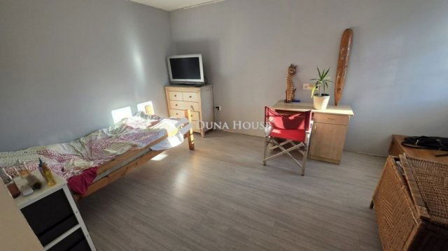 Eladó családi ház, Szentlőrinckátán 17 M Ft, 4 szobás