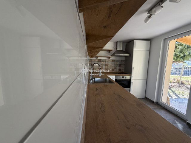 Eladó ikerház, Zalaegerszegen 43.5 M Ft, 2 szobás