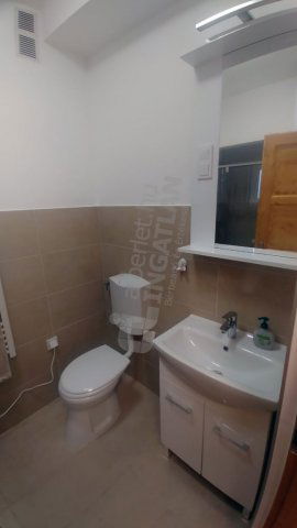 Kiadó téglalakás, albérlet, IV. kerületben, Szent László téren