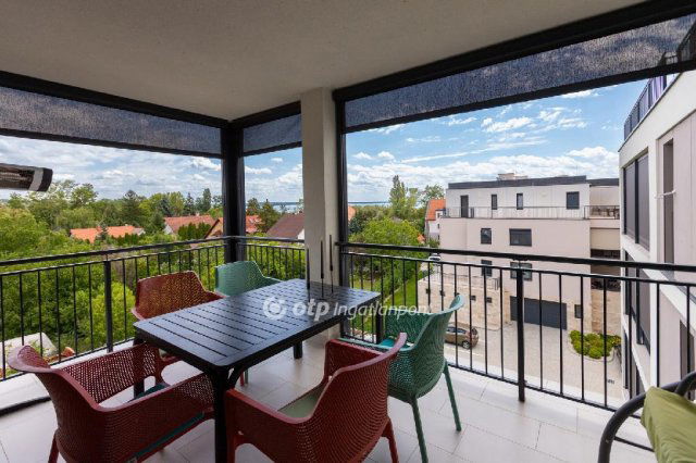 Eladó téglalakás, Balatonkenesén 139.9 M Ft, 3 szobás