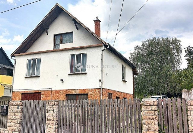 Eladó családi ház, Esztergomban 69.9 M Ft, 5 szobás