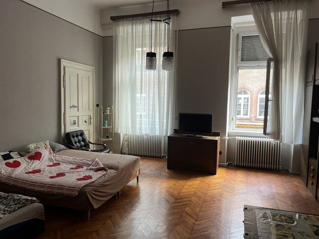 Eladó téglalakás, Budapesten, VIII. kerületben, Kerepesi úton