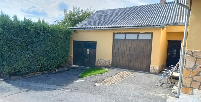 Eladó családi ház, Pécsett 79 M Ft, 5 szobás