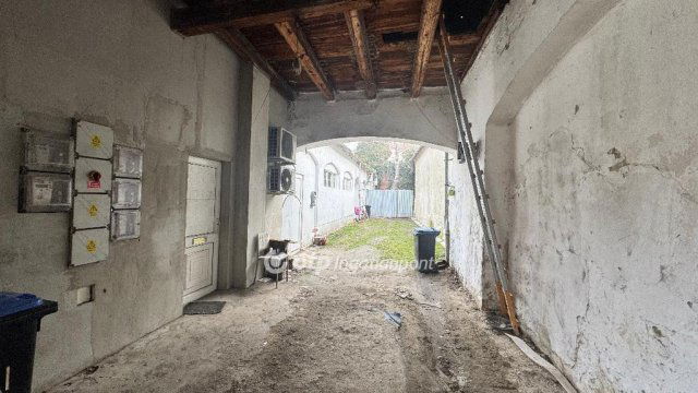 Eladó téglalakás, Pápán 20.9 M Ft, 2+1 szobás