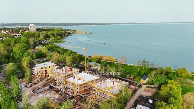 Eladó téglalakás, Balatonalmádiban 136.322 M Ft, 3 szobás