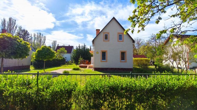 Eladó nyaraló, Révfülöpön 92.9 M Ft, 4 szobás