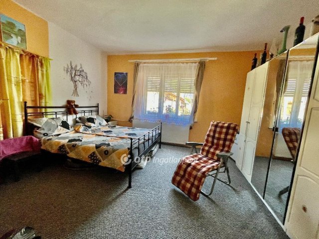 Eladó családi ház, Monyoródon 29.9 M Ft, 117+3 szobás