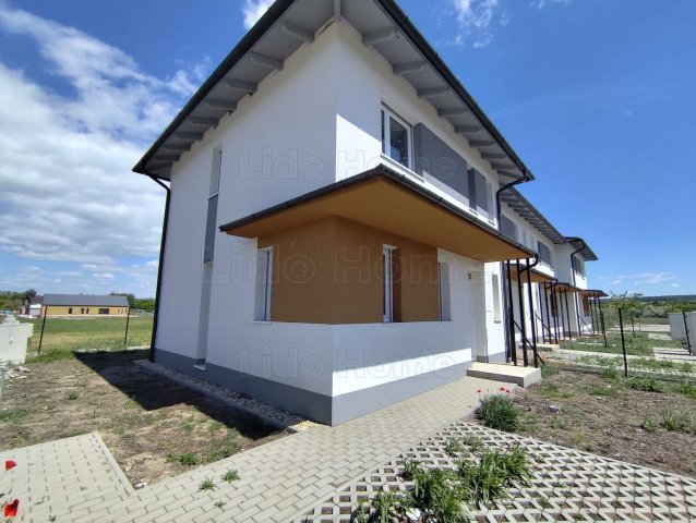 Eladó családi ház, Balatonföldváron 84.9 M Ft, 4 szobás