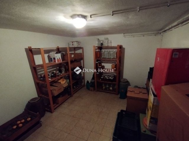Eladó családi ház, Szegeden 135 M Ft, 5 szobás