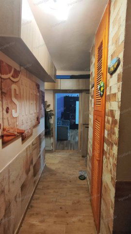 Eladó téglalakás, Nyírbátorban 33 M Ft, 3 szobás