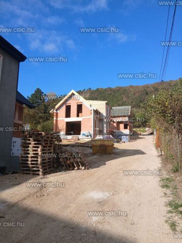 Eladó ikerház, Pilisborosjenőn 149 M Ft, 3+2 szobás