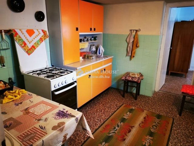 Eladó családi ház, Leányváron 69.99 M Ft, 5 szobás