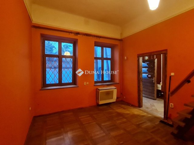 Eladó téglalakás, Budapesten, VIII. kerületben 49.5 M Ft