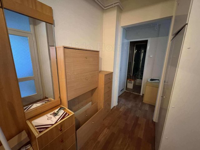 Kiadó panellakás, albérlet, Siófokon 180 E Ft / hó, 3 szobás