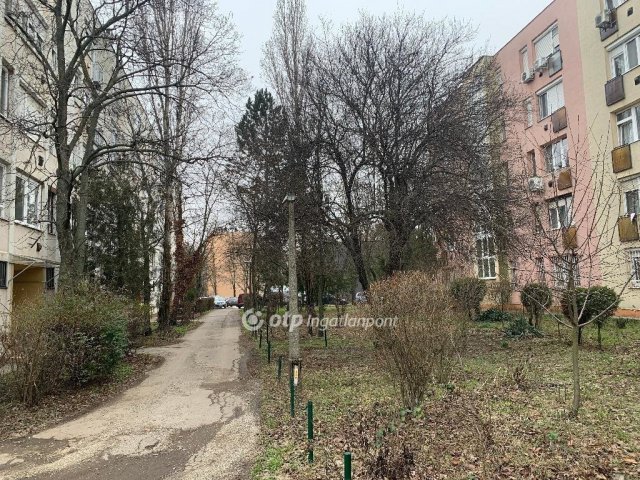 Eladó téglalakás, Szolnokon 27.9 M Ft, 1+1 szobás