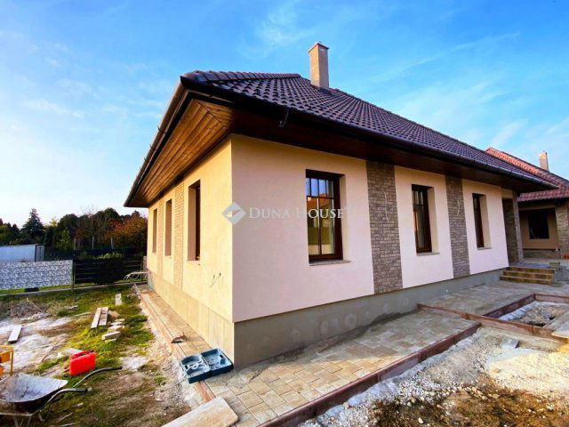 Eladó ikerház, Tápiószecsőn 68.5 M Ft, 3 szobás