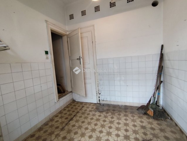 Eladó téglalakás, Budapesten, XX. kerületben 32 M Ft, 2 szobás
