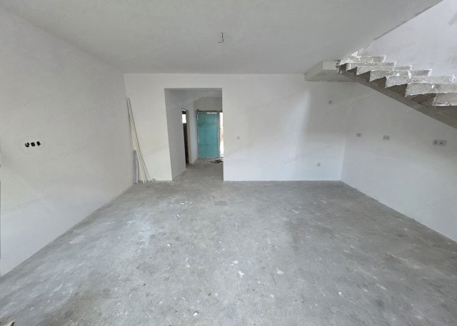 Eladó ikerház, Szolnokon 99.9 M Ft, 4 szobás