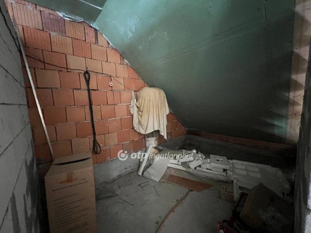 Eladó családi ház, Budapesten, III. kerületben 128.8 M Ft