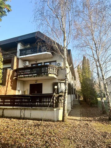 Eladó nyaraló, Zamárdiban 220 M Ft, 11 szobás