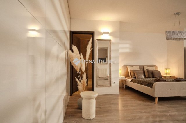 Eladó téglalakás, Pécsett, Megyeri téren 139.9 M Ft, 2 szobás