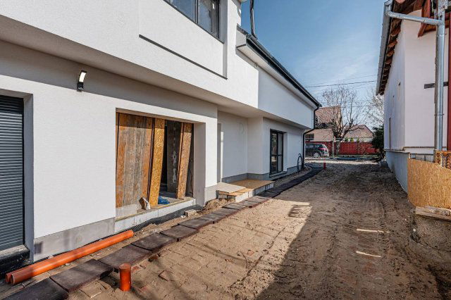 Eladó ikerház, Fóton 119.99 M Ft, 4 szobás