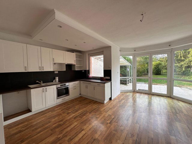 Eladó családi ház, Veszprémben 149.9 M Ft, 6+1 szobás