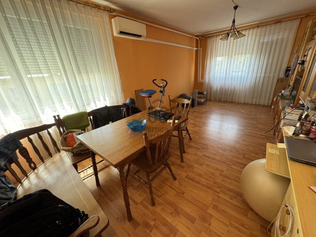 Eladó panellakás, Százhalombattán, Tóth László utcában