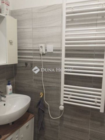 Eladó családi ház, Székesfehérvárott 74 M Ft, 3 szobás