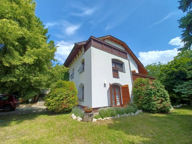 Eladó családi ház, Kesztölcön 135 M Ft, 6 szobás