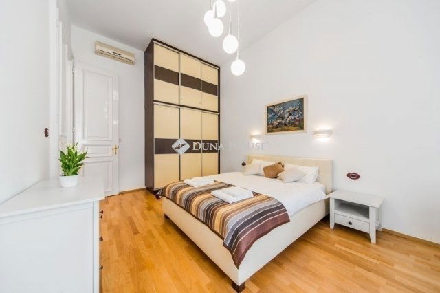 Eladó téglalakás, Budapesten, VI. kerületben 149 M Ft, 4 szobás