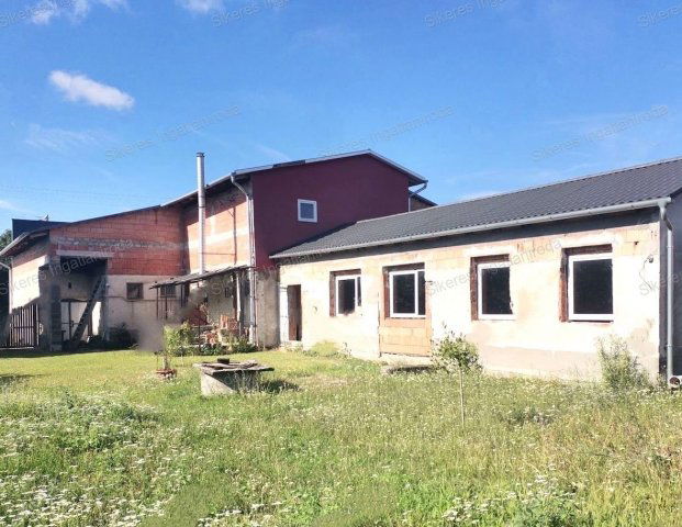 Eladó üzlethelyiség, Komáromban 125 M Ft, 3 szobás