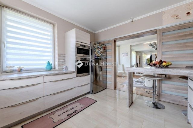 Eladó családi ház, Üllőn 299 M Ft, 6 szobás