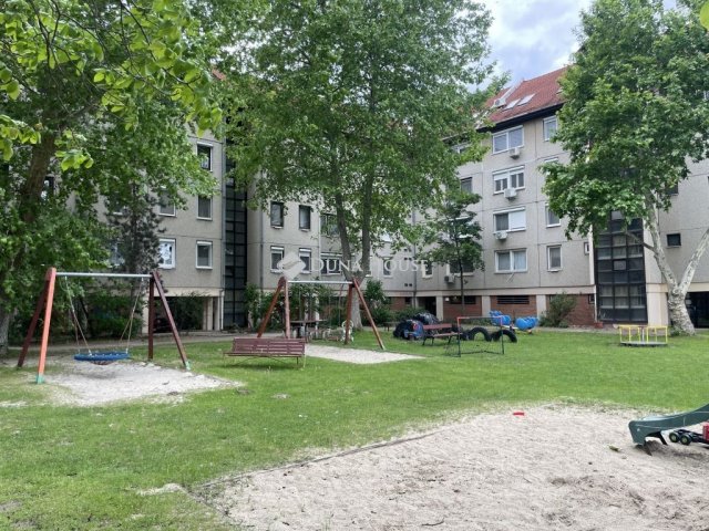 Eladó téglalakás, Kecskeméten 48.8 M Ft, 3 szobás