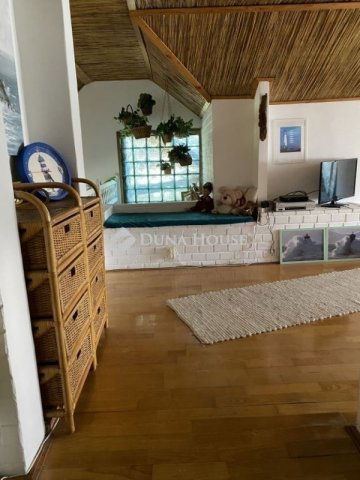 Eladó téglalakás, Pécsett 54.5 M Ft, 4 szobás