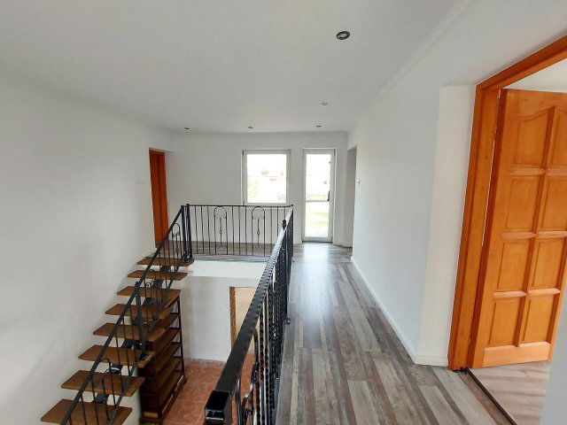 Eladó családi ház, Sárisápon 95 M Ft, 4 szobás