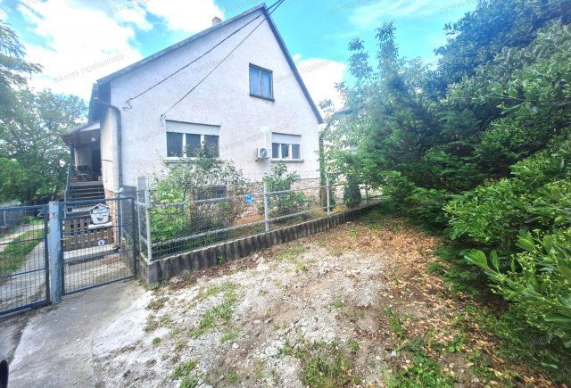 Eladó családi ház, Dunaalmáson 64.99 M Ft, 3 szobás