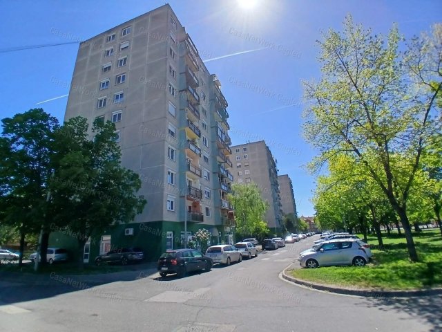 Eladó panellakás, Cegléden 41.9 M Ft, 2 szobás