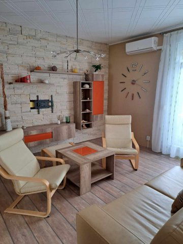 Kiadó panellakás, albérlet, Pécsett 195 E Ft / hó, 2 szobás