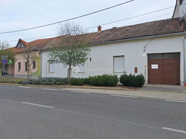 Eladó családi ház, Villányban 55 M Ft, 6 szobás