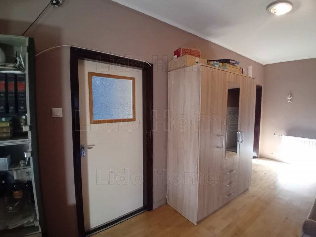 Eladó családi ház, Balatonszabadiban 54.9 M Ft, 7 szobás