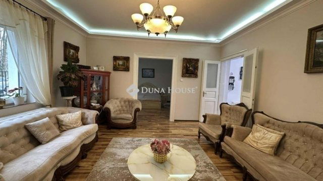 Eladó családi ház, Budapesten, XIV. kerületben 124.9 M Ft