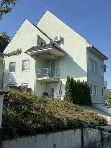 Eladó téglalakás, Győrött 96.5 M Ft, 4 szobás