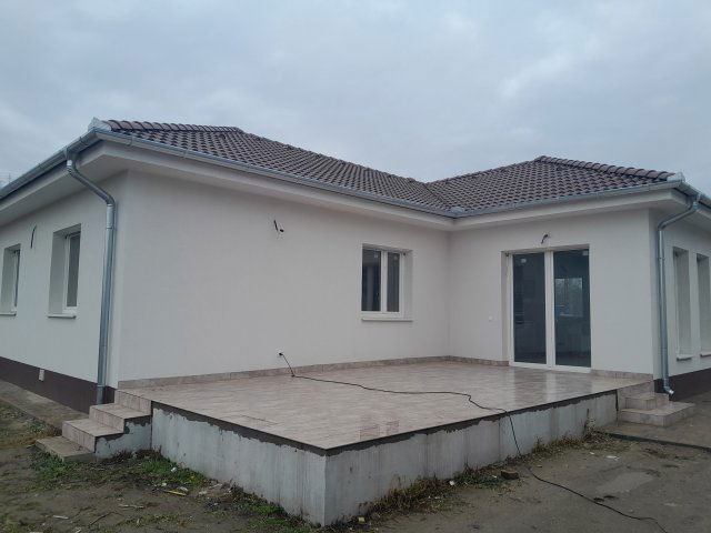 Eladó családi ház, Helvécián 105 M Ft, 5 szobás