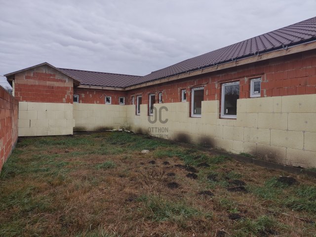 Eladó családi ház, Hajdúszoboszlón 99.9 M Ft, 13 szobás