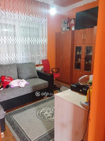 Eladó családi ház, Tóalmáson 79.9 M Ft, 6 szobás