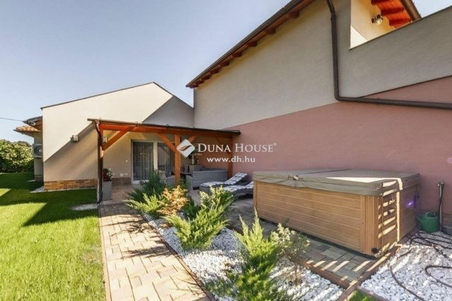 Eladó családi ház, Pomázon 218.5 M Ft, 3 szobás