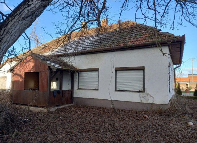 Eladó családi ház, Csengerben 1.6 M Ft, 1+1 szobás