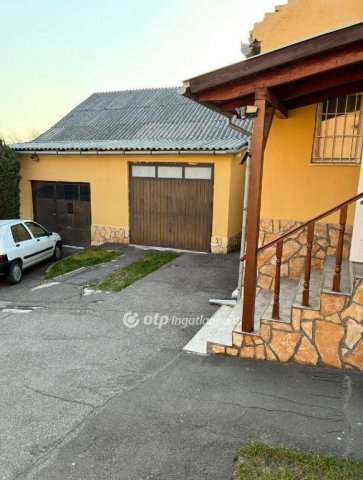 Eladó családi ház, Pécsett 79 M Ft, 2+1 szobás