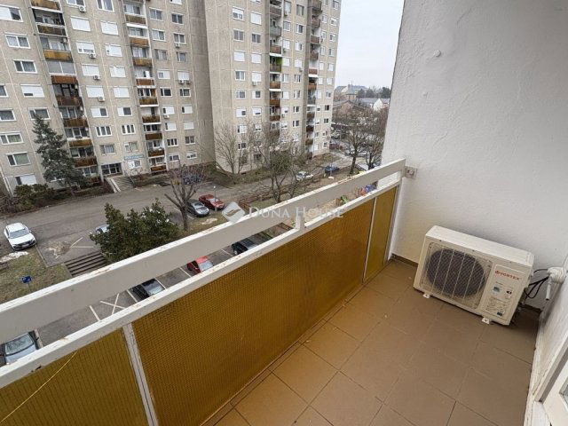 Eladó panellakás, Dunakeszin 73.5 M Ft, 3 szobás